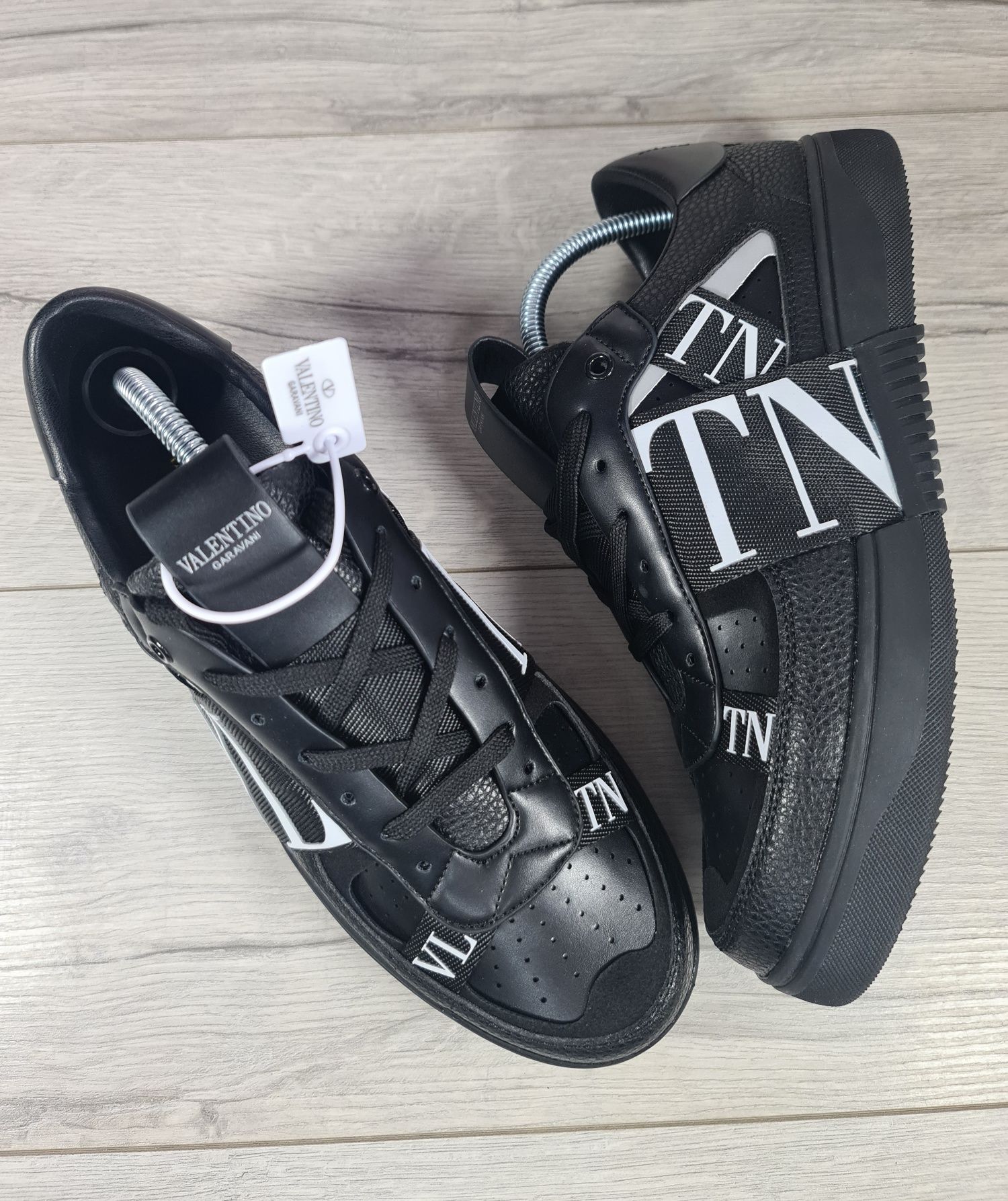 Sneakers-Valentino-VL7N-Negru-Transport-Gratuit-Breloc-LV+Parfum-Cadou