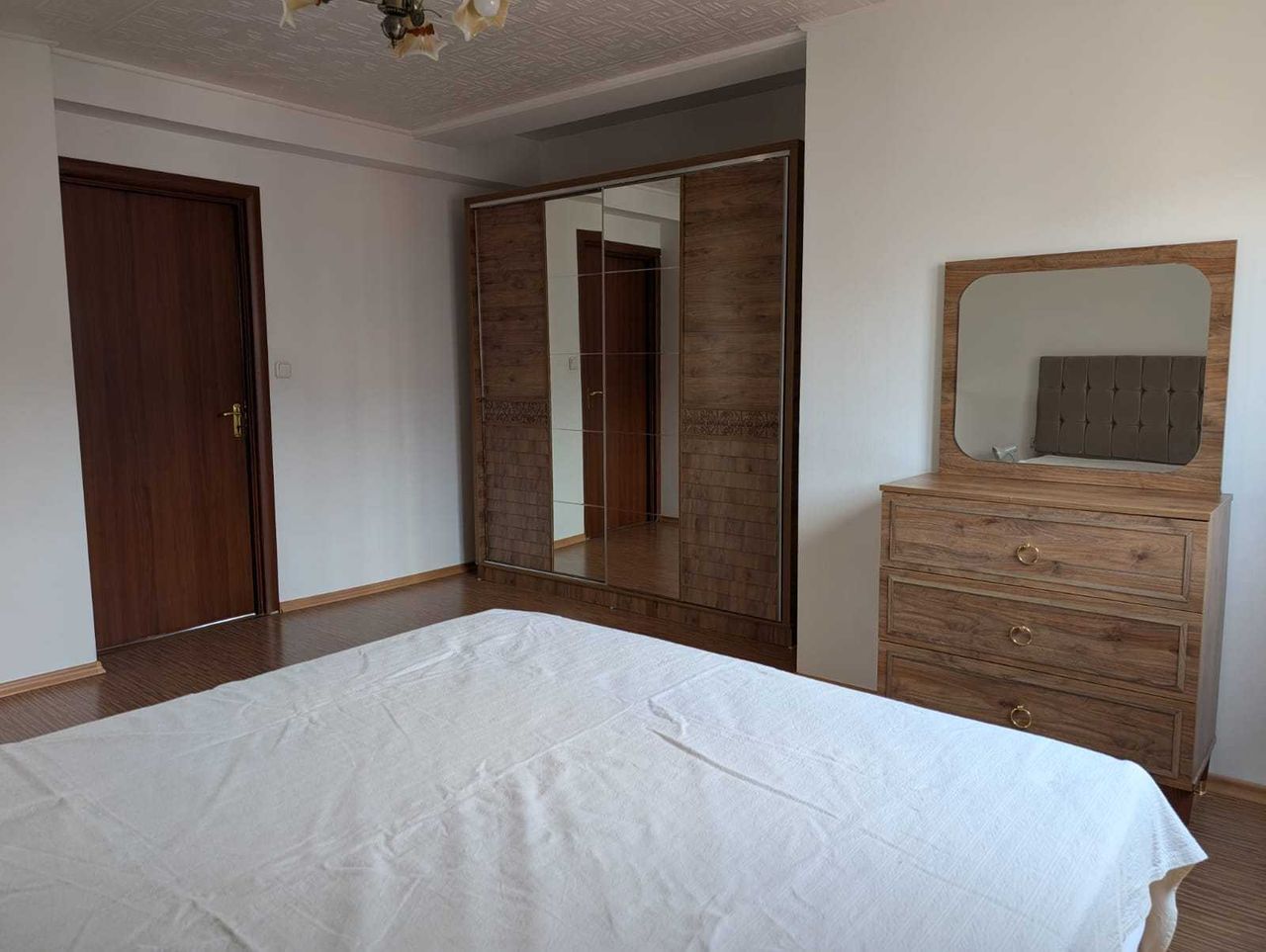 Дава се под наем Тристаен апартамент в Пловдив, Център - 90 кв.м за 612 € - Снимка #10