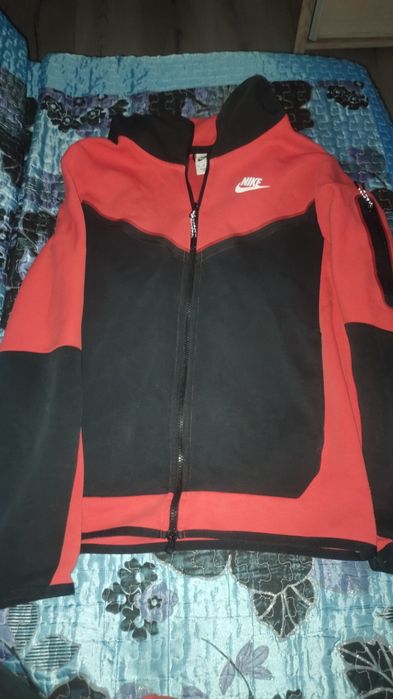 VAND NIKE TECH editie limitata