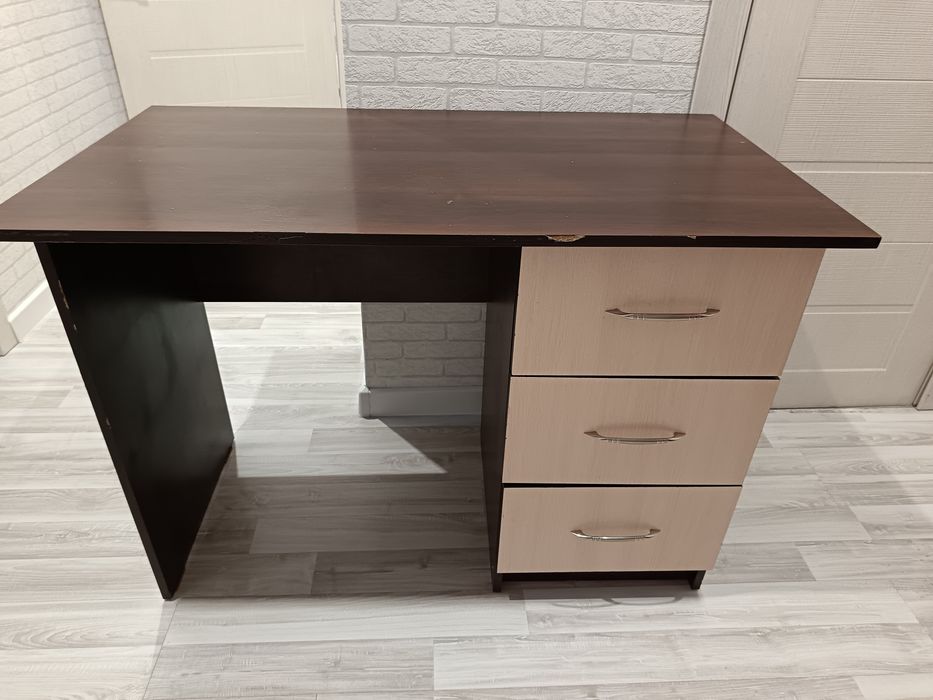 Стол компьютерный