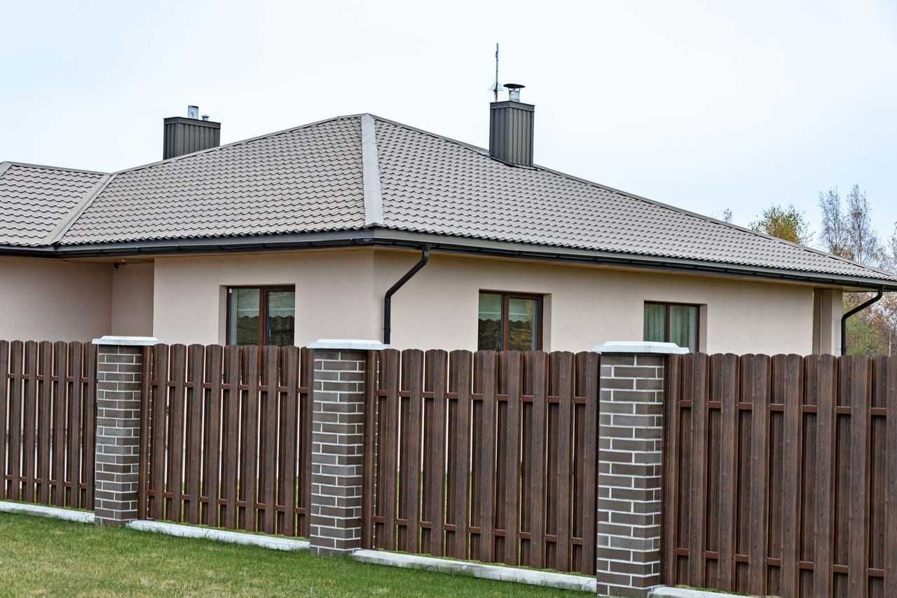 Garduri de diferite modele (sipca metalica, jaluzele, BCA plasa tabla)