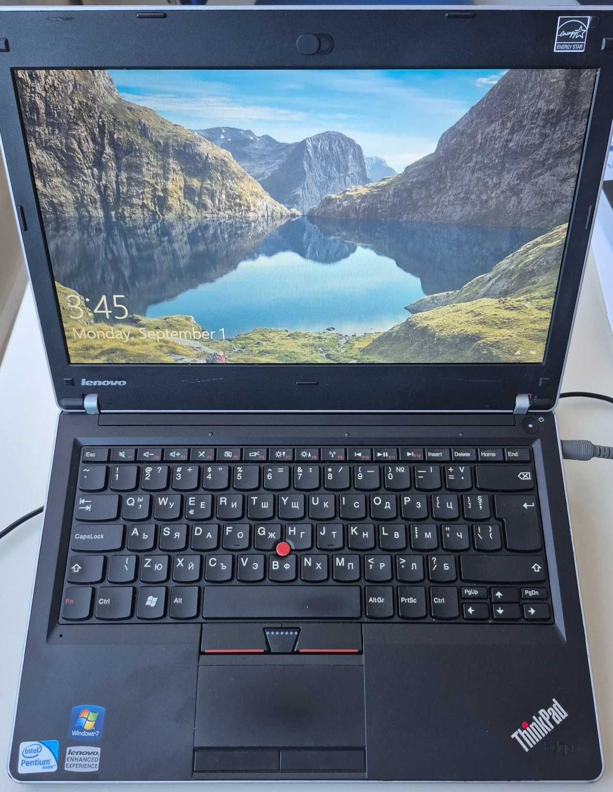 Продавам Lenovo ThinkPad Edge 13 – Червен капак (модел 0492-2DG)
