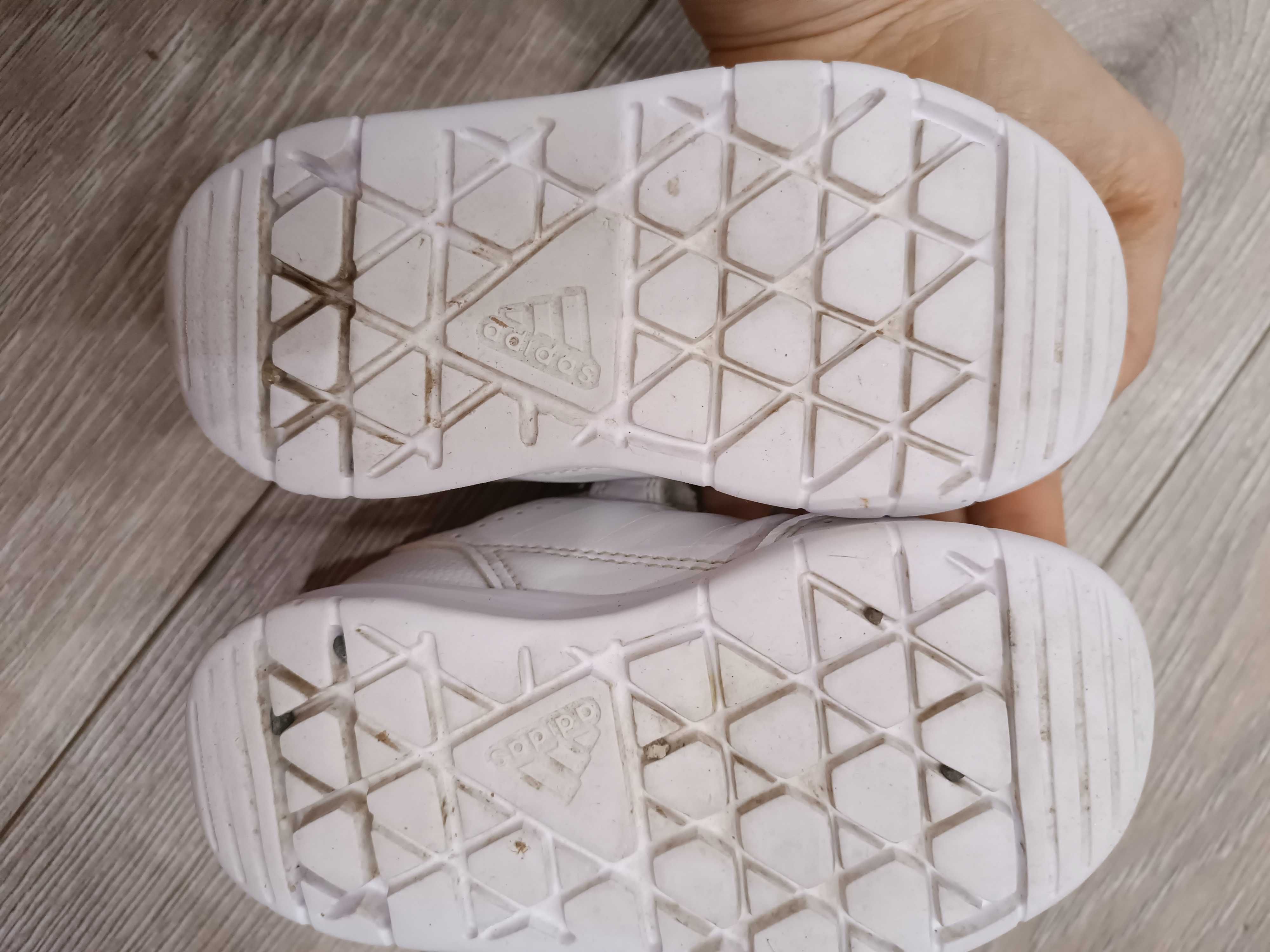 Детски маратонки adidas с размер 23
