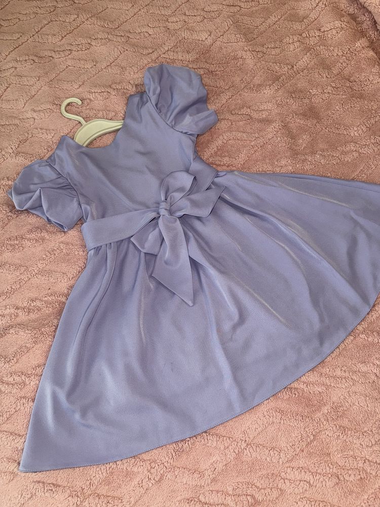 Продам 2 детских платья