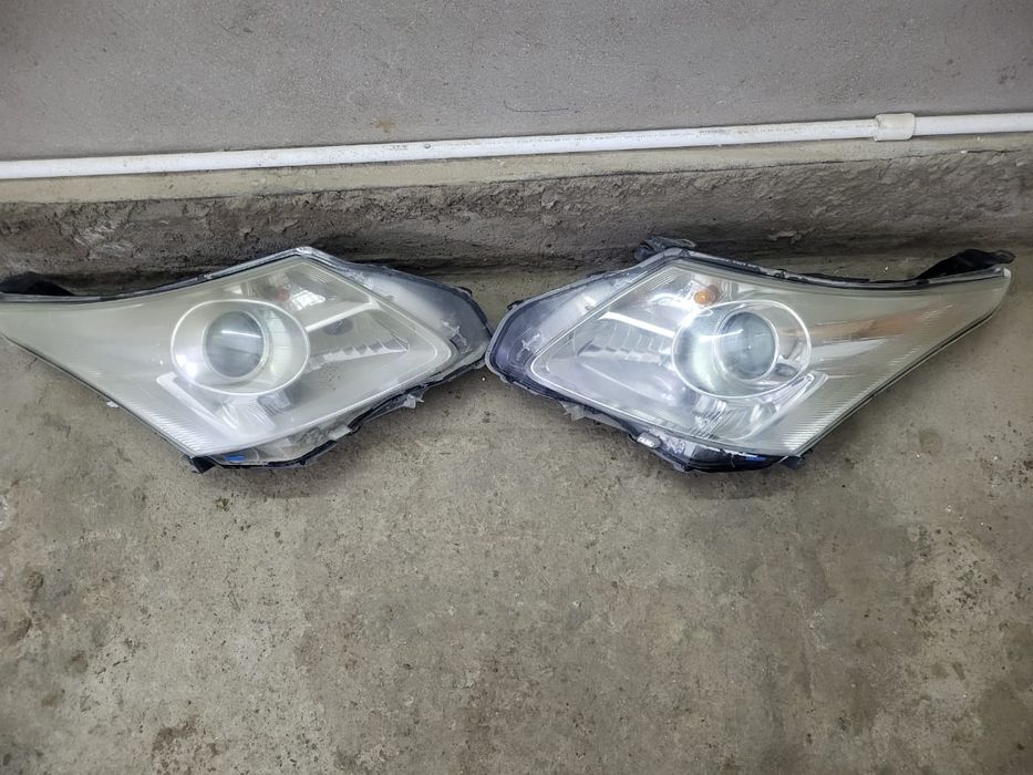 Фары на Toyota Avensis 2011