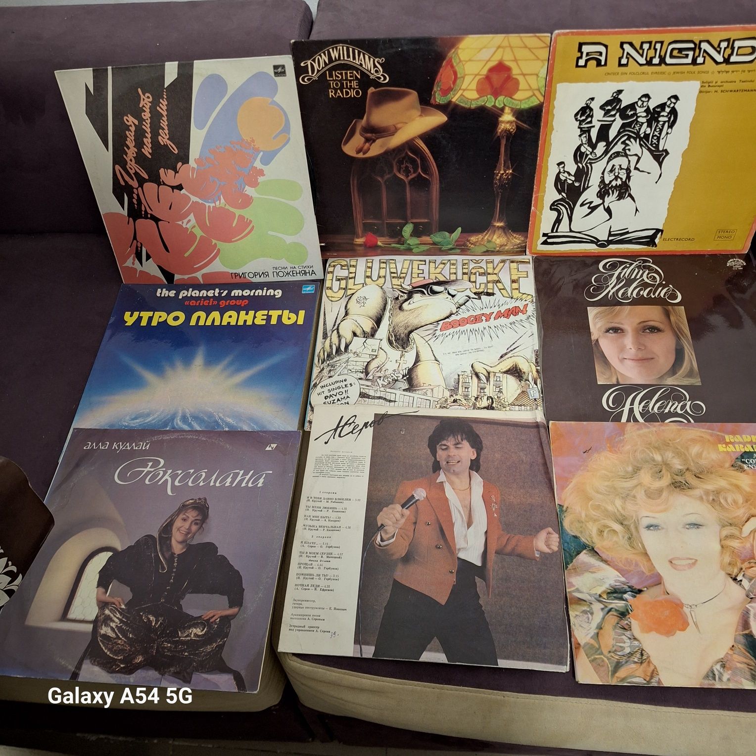Vând discuri vinil super oferta.