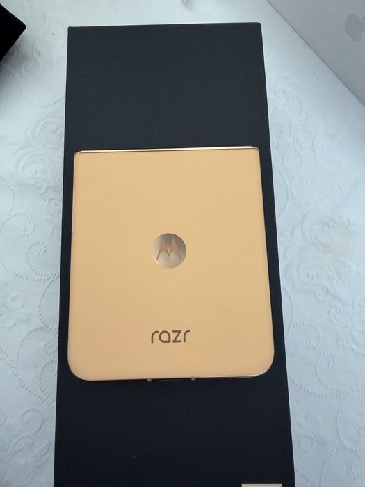 Motorola RAZR 50 Ultra Peach Fuzz 512GB/12GB ram 10 cicluri, garantie