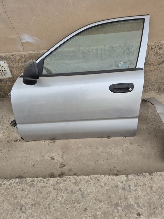 Митсубиси каризма Дверь передняя левая в отличном состоянии