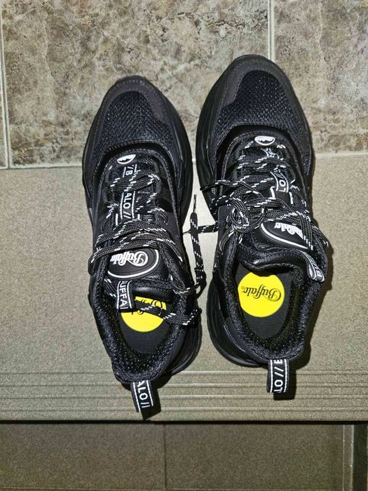 Дамски спортни маратонки на марката Buffalo