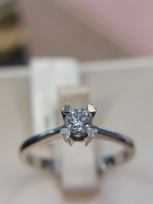 Продам романтичное колечко с нежными сердечками