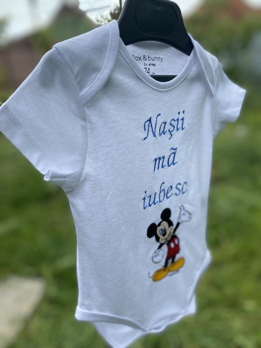 Body personalizat cu text si logo disney brodat