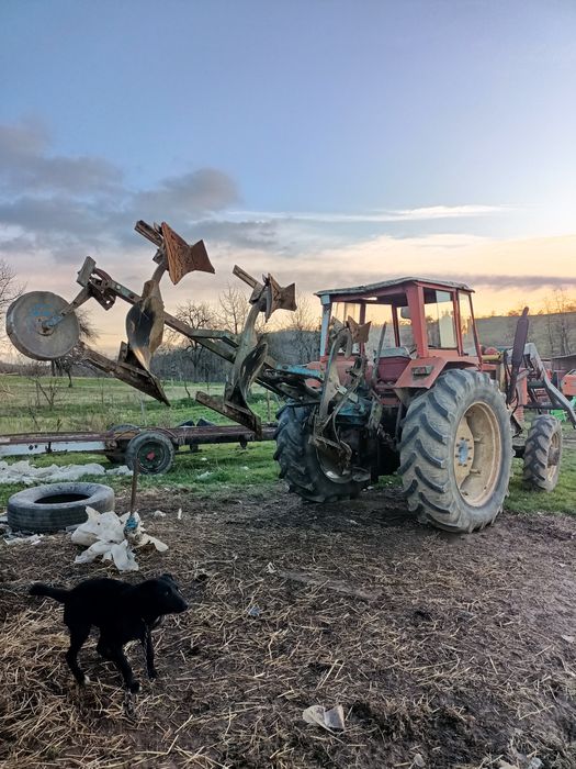 Vand sau schimb tractor Renault