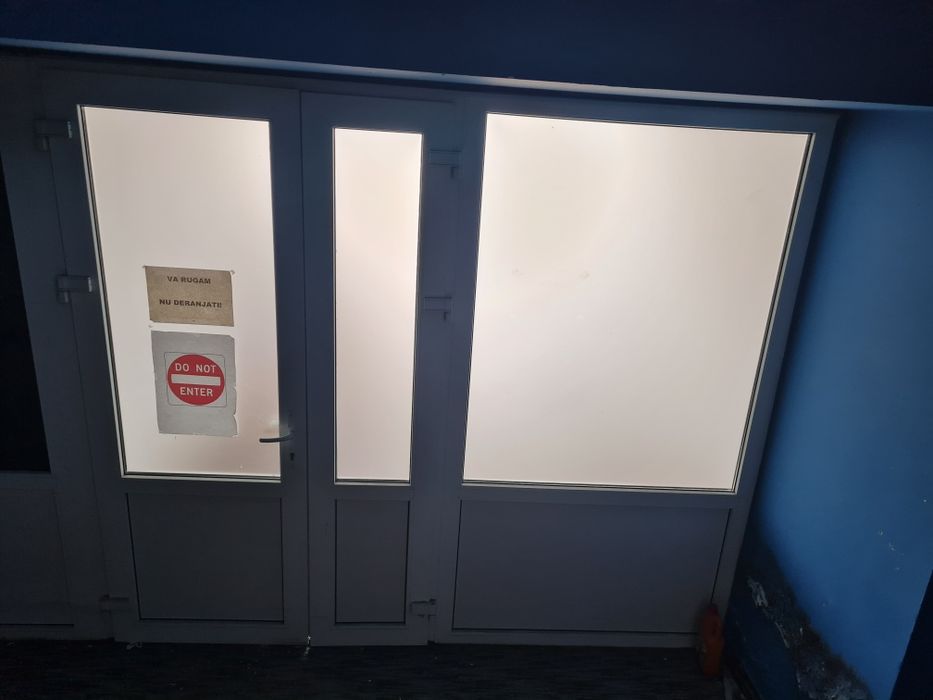 Vând mai multe usi și panouri termopan