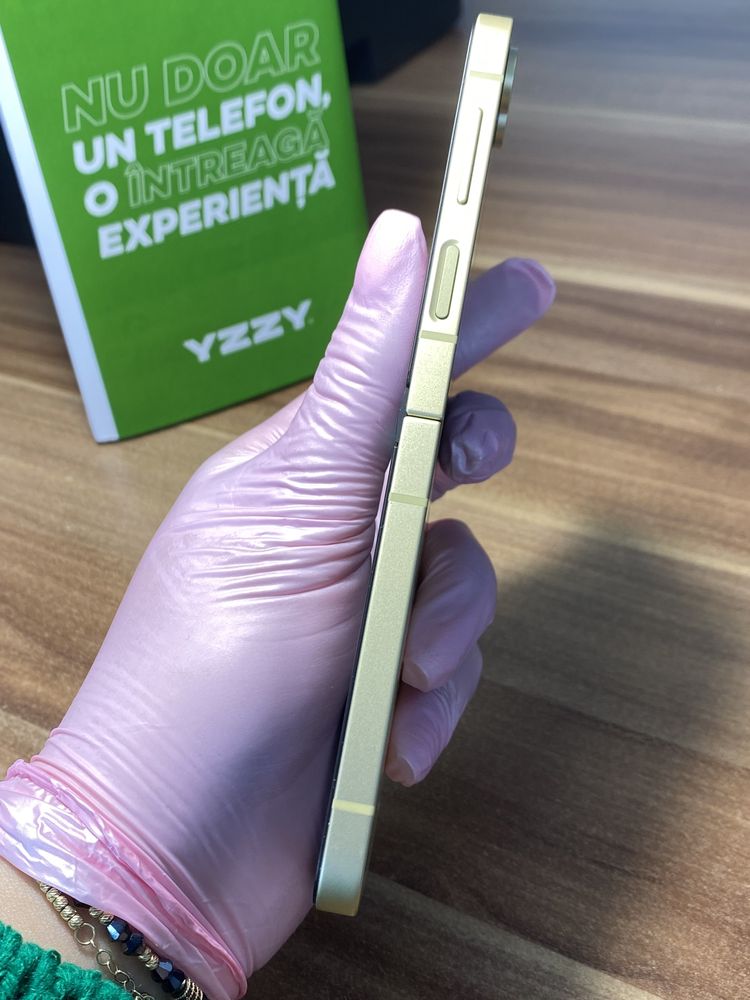 Samsung Galaxy Z Flip 6 / Garanție 12 luni / 256 Gb / Ca nou |