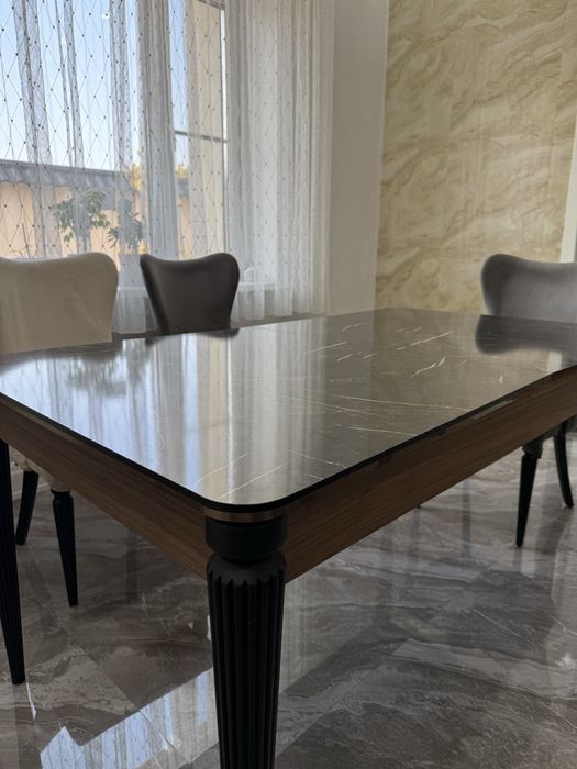 Стол в отличном состояние