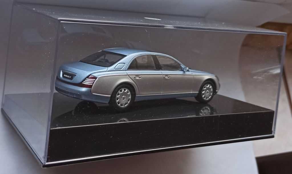 Macheta Maybach 57 2010 - Autoart 1/43 (Mercedes W240)