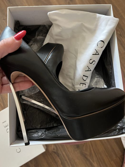 Обувки casadei 37 номер