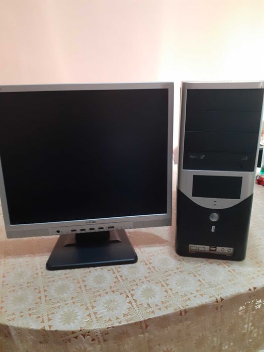 Компютър и монитор