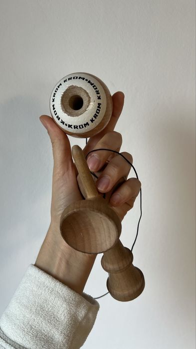 Kendama Krom Pop lol sticky naked