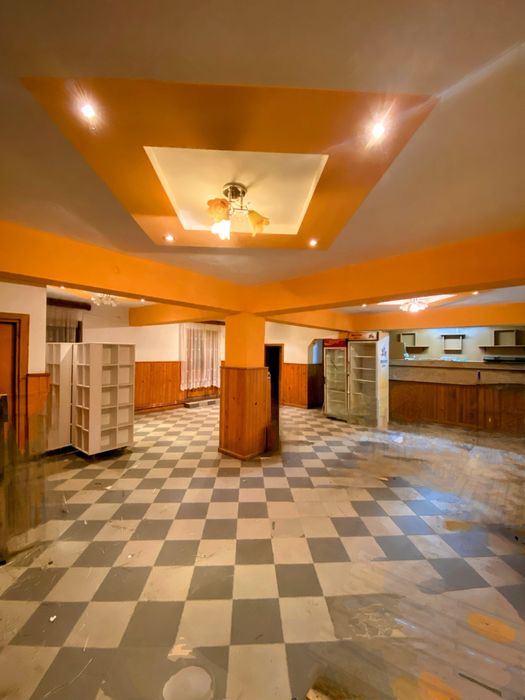 Spatii comerciale/birouri/restaurant/cafenea/patiserie/parcare/150mp