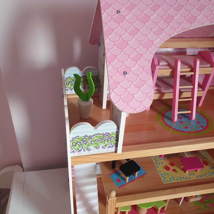 Дървена къща за кукли, дървено конче люлка, дървена кухня