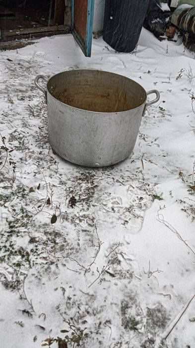 Продам алюминиевый бачок.