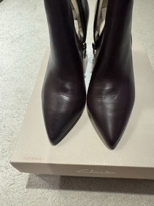 Боти от естествена кожа Clarks, тъмновиолетови, 39 номер