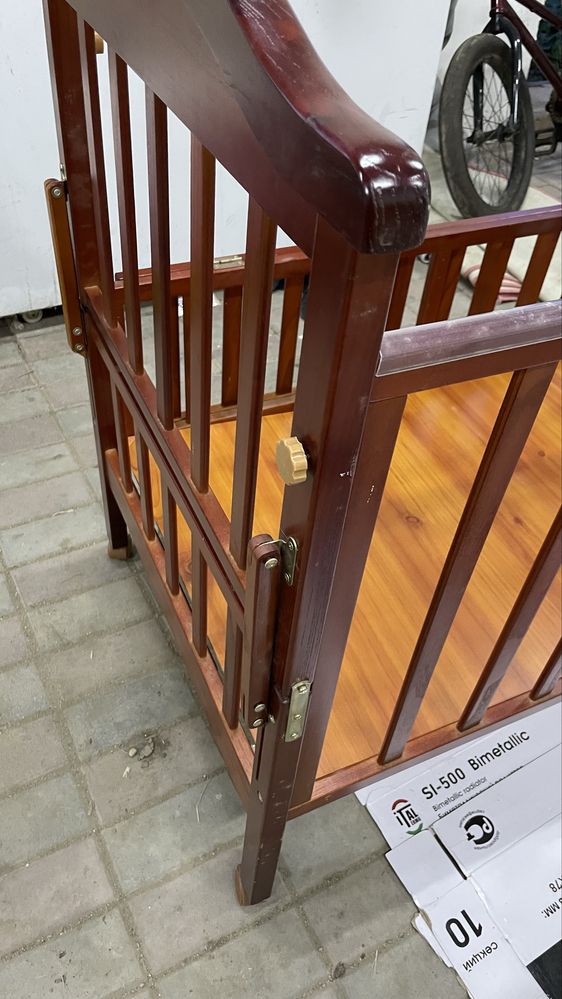 Пролам новую детскую кроватку