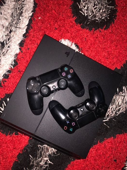 PS4 in stare foarte bună!