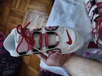 adidasi Nike albi
