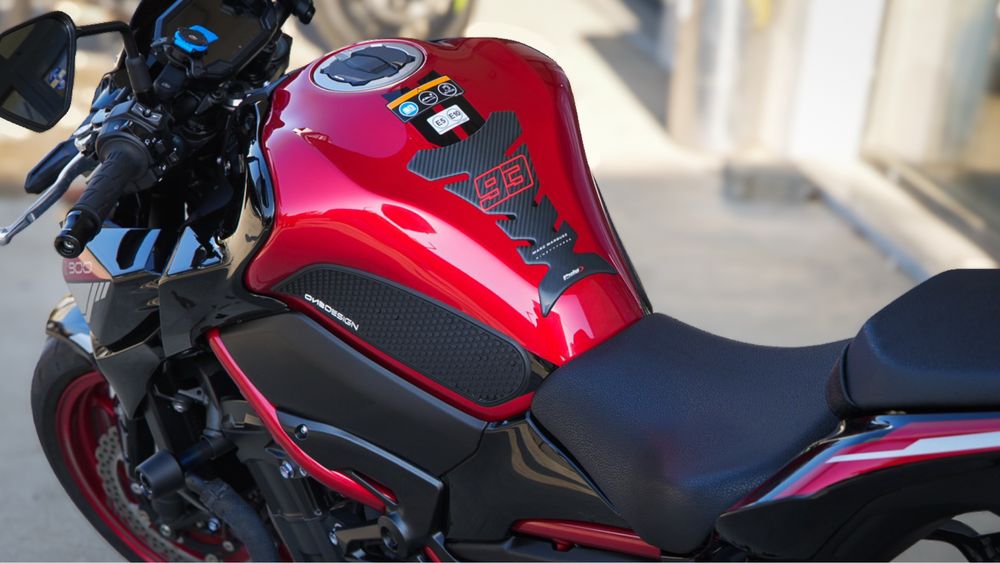 Kawasaki Z900 2024 rosu