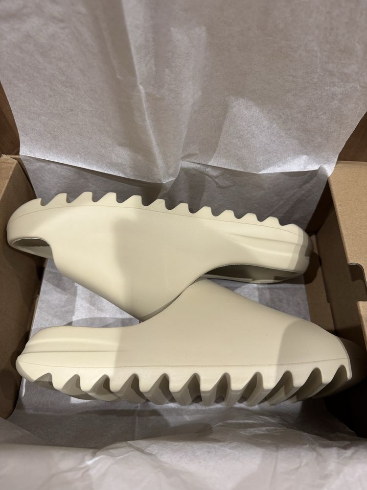 Yeezy Slides "Bone"