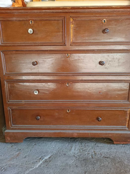 Деревянный комод