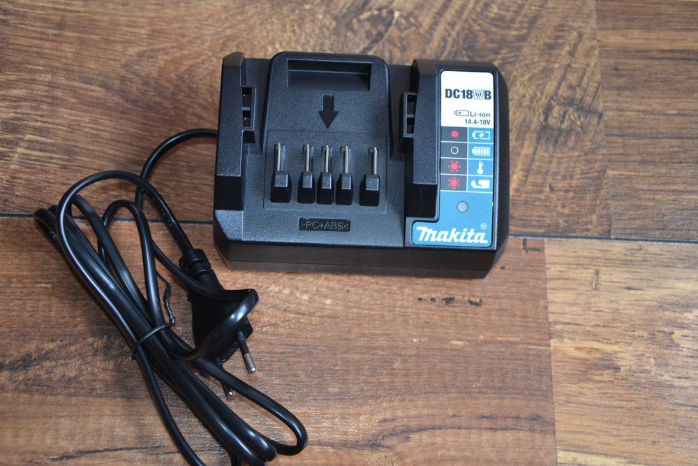 Зарядно за G серията на Makita DC18WB