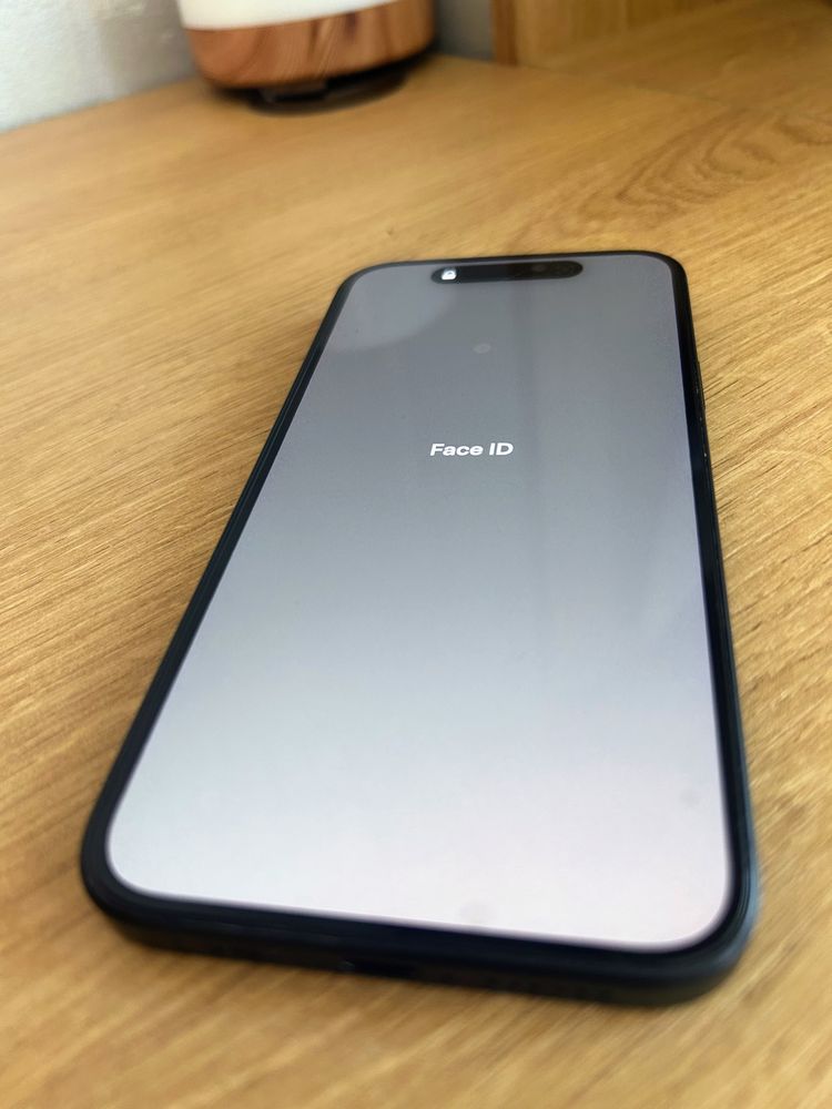 Оригинален iPhone 15 Plus 256 Gb - пълен комплект + аксесоари!