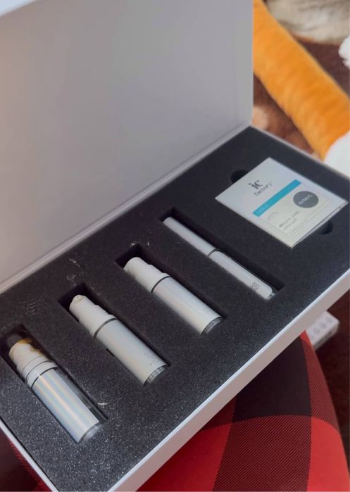 Для наращивания ресниц и ламинирования бровей