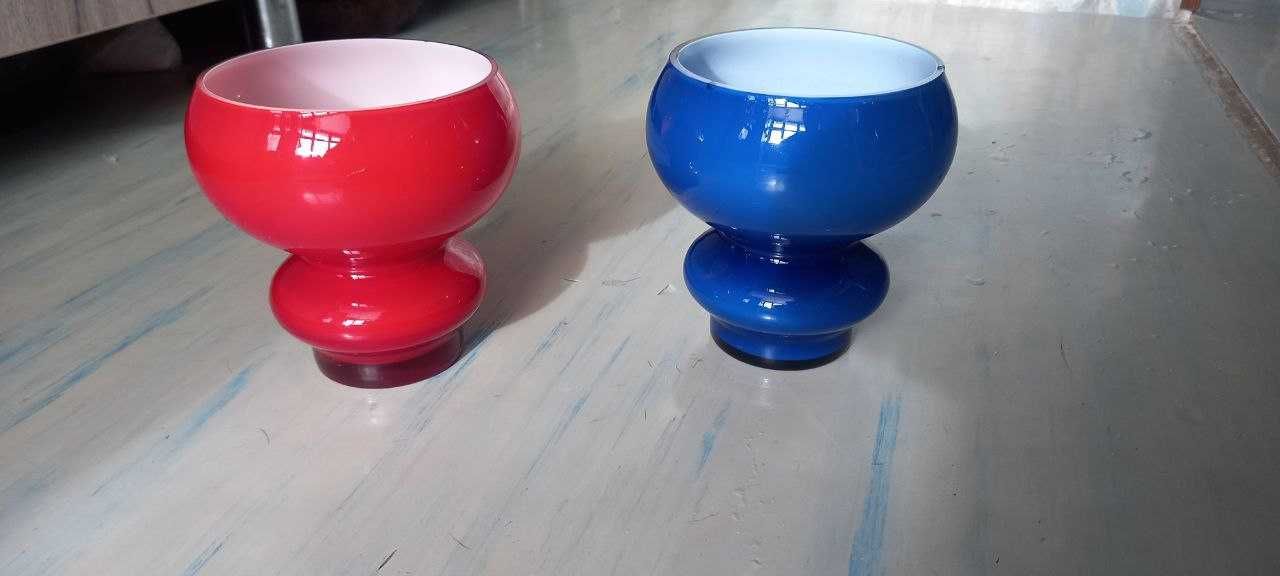 Продам две вазы одинакового размера, разного цвета