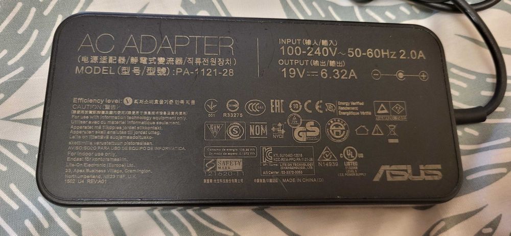 ASUS incarcator 19V-6.32A model cu pin central  PA-1121-28