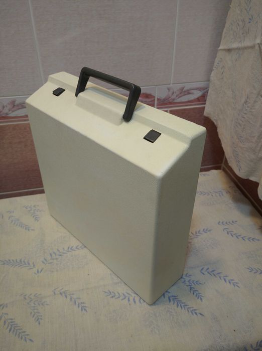 Печатная машинка Unis TBM De Luxe.