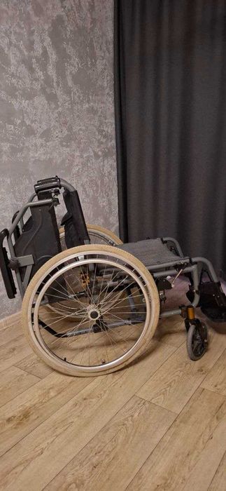 Продам инвалидную коляску