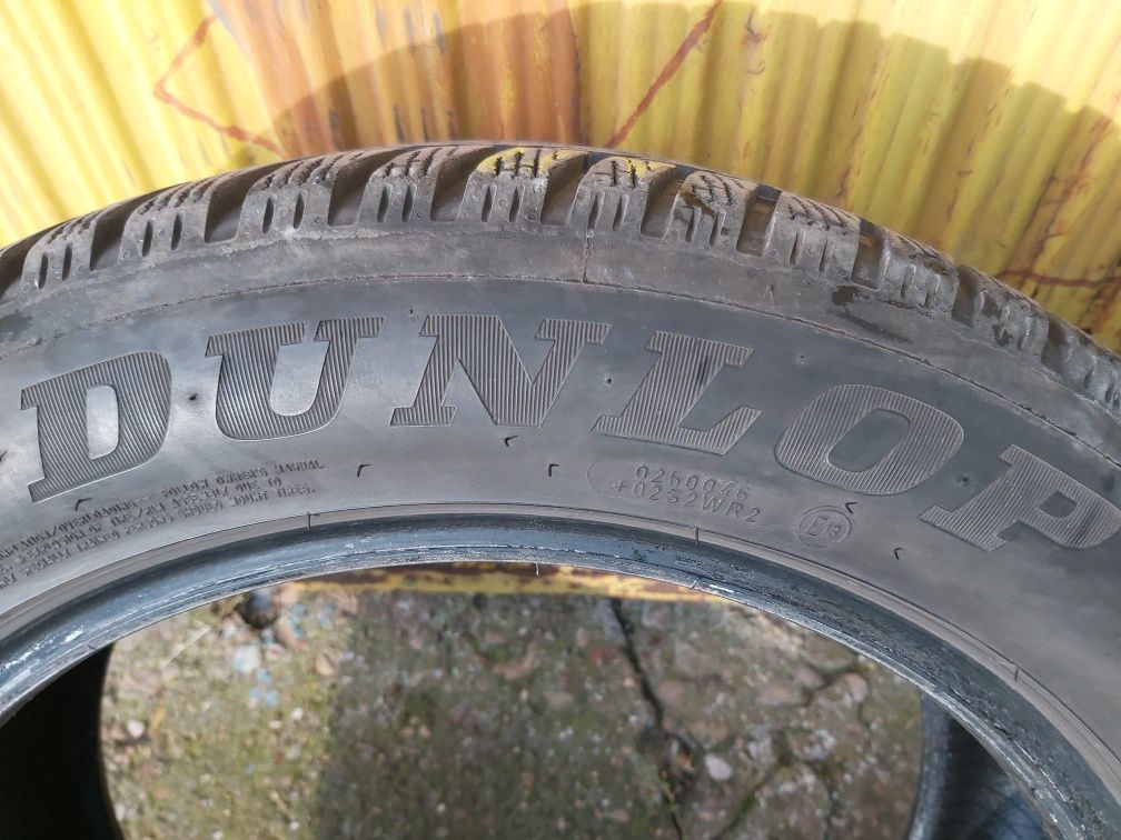 Гуми Dunlop 215/55/17 Стар Дот