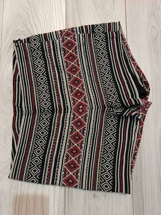 Pantaloni H&M scurți groși model rustic cu pietricele hippie mărime XL