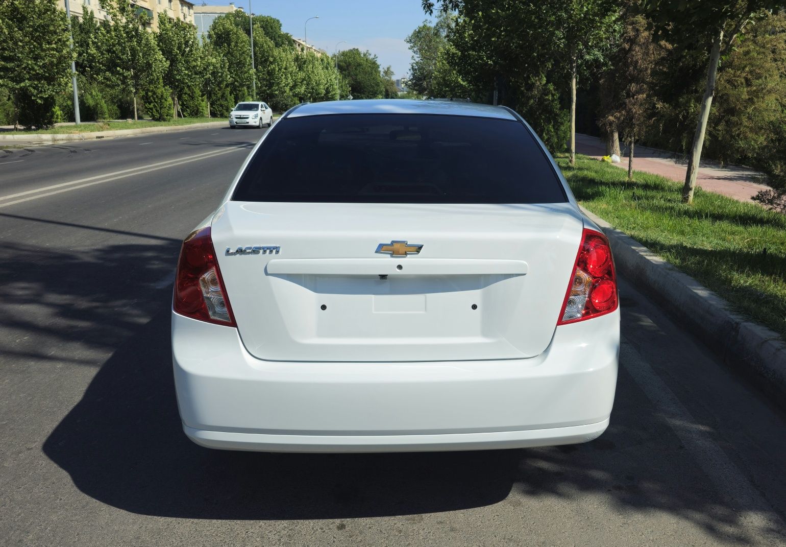 Gentra 3 A/T full pozitsiya lyuk, Abs va magnitafon bor.