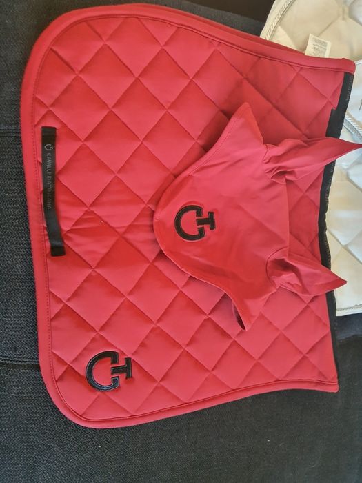 потник за кон и наушници