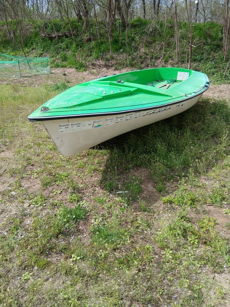 Barca 4.1m 1.7m fara motor