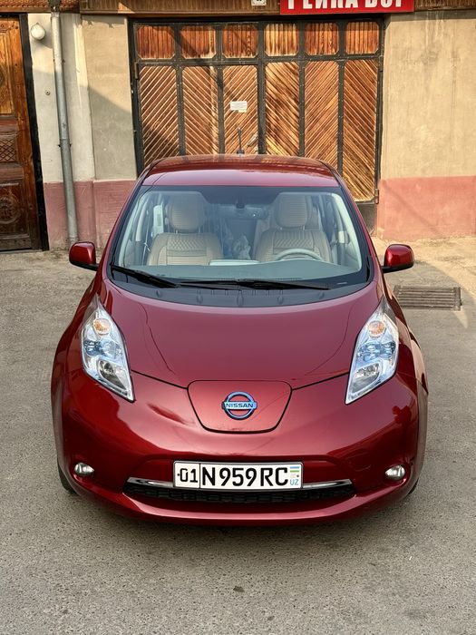 Nissan Leaf ниссан лиф электромабиль сотилади.