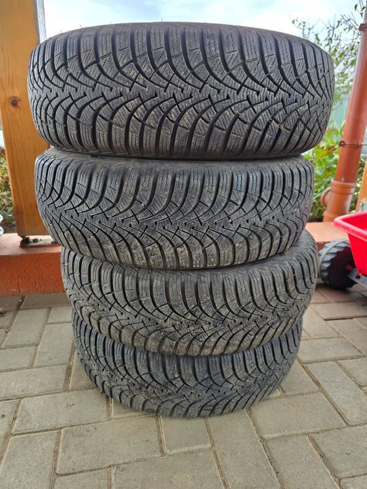 Vând anvelope iarna Goodyear 195/65 R15
