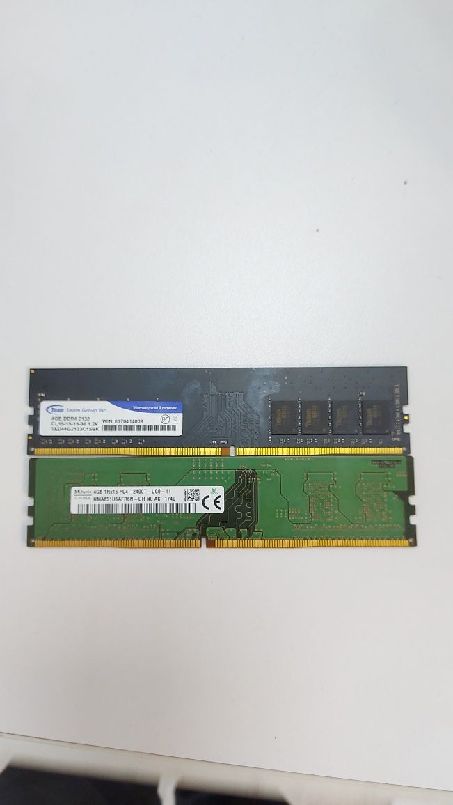 Продам оперативную память 2 плашки по 4гб DDR4