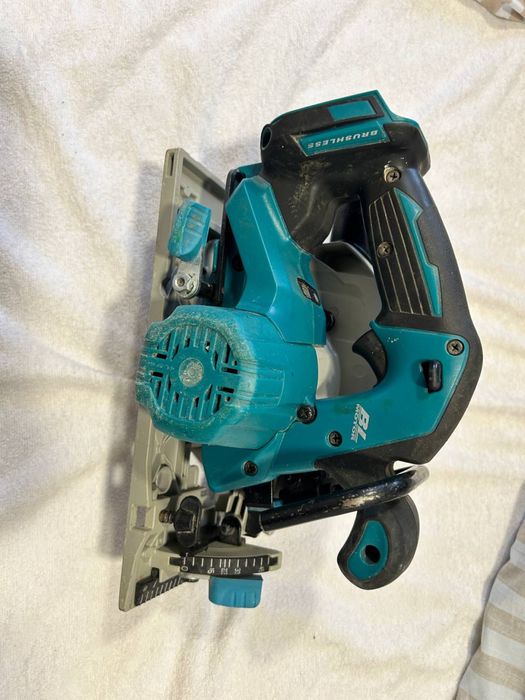 Акумулаторен циркуляр Makita DHS680 18v 165 mm