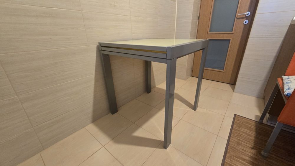 Vând masa Mobexpert